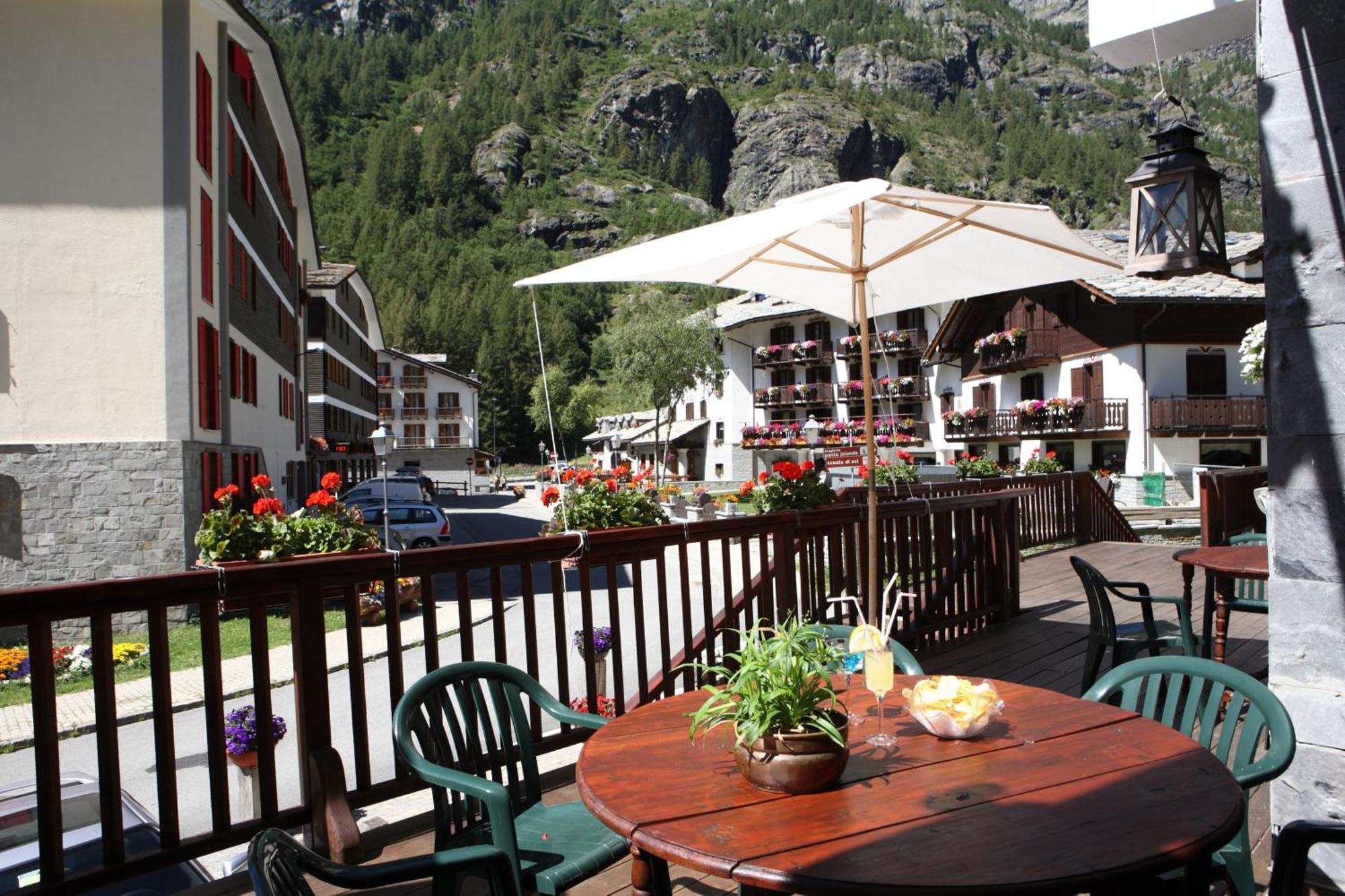 Gressoney-la-Trinité Hotel Residence Valverde מראה חיצוני תמונה